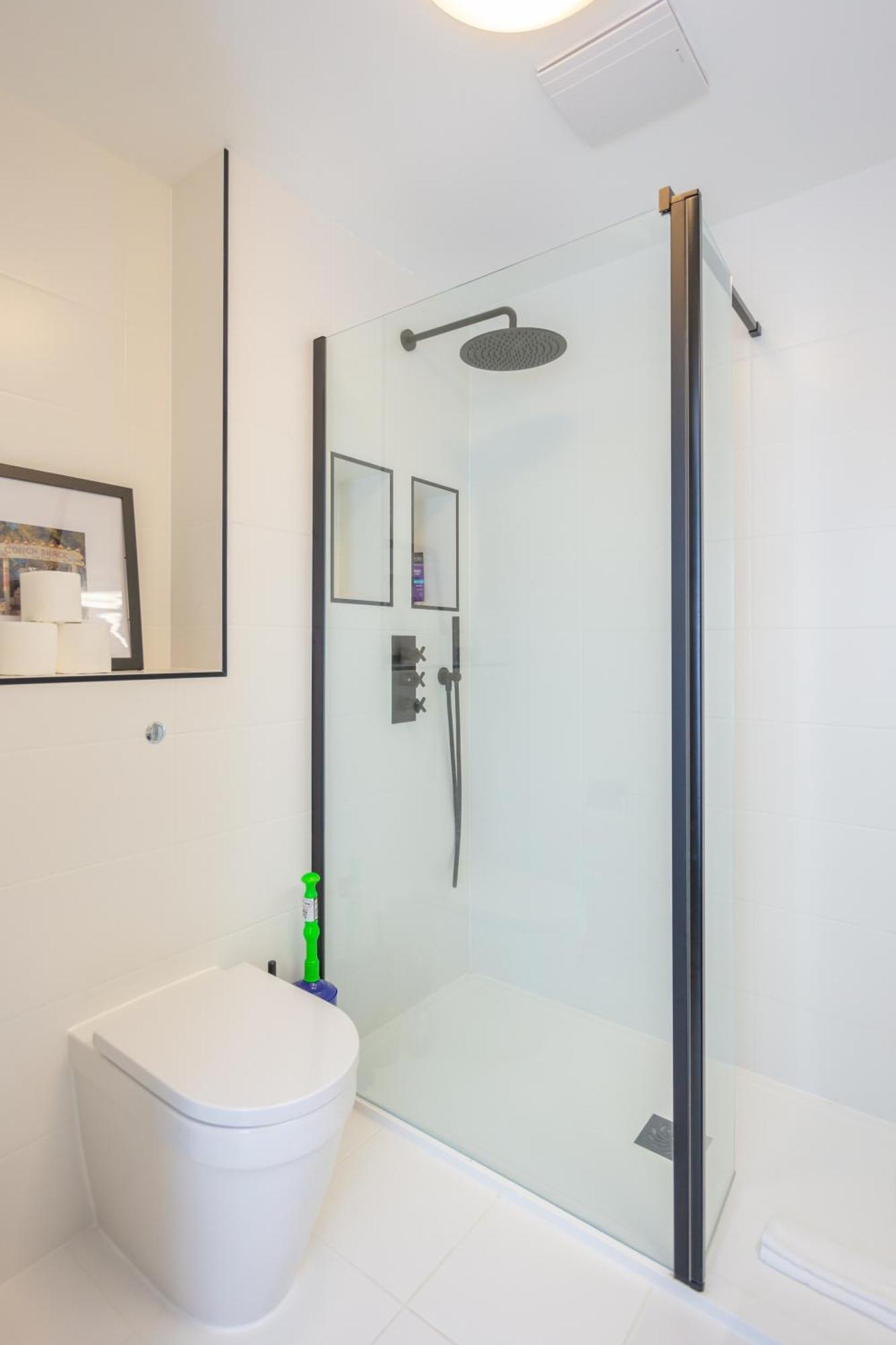 Stylish 1 Bedroom Apartment In Holborn In A Great Location London Eksteriør billede